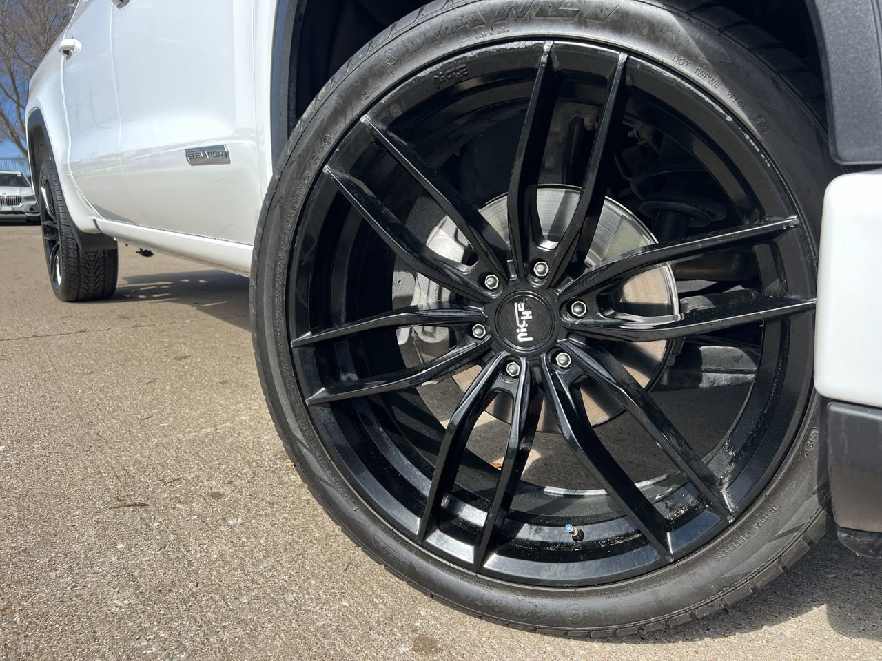 Used 2025 GMC Sierra 1500 Elevation image 9