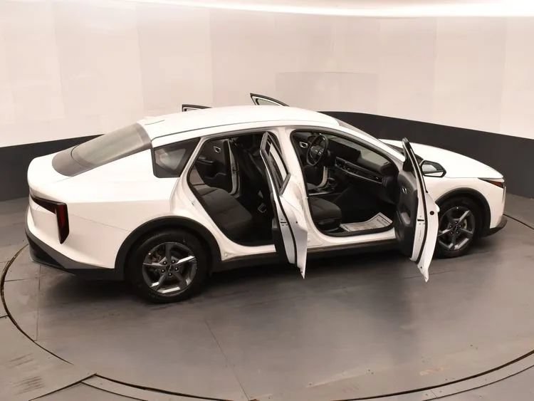 Used 2025 Kia K4 FWD image 6