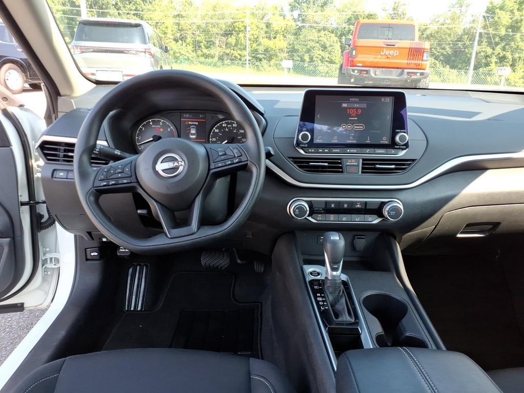 Certified 2025 Nissan Altima 2.5 S FWD image 6