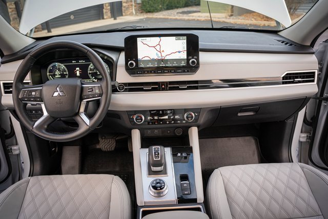 Used 2023 Mitsubishi Outlander SEL image 32