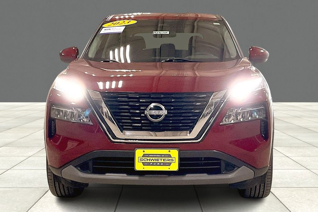 Used 2023 Nissan Rogue SV image 3