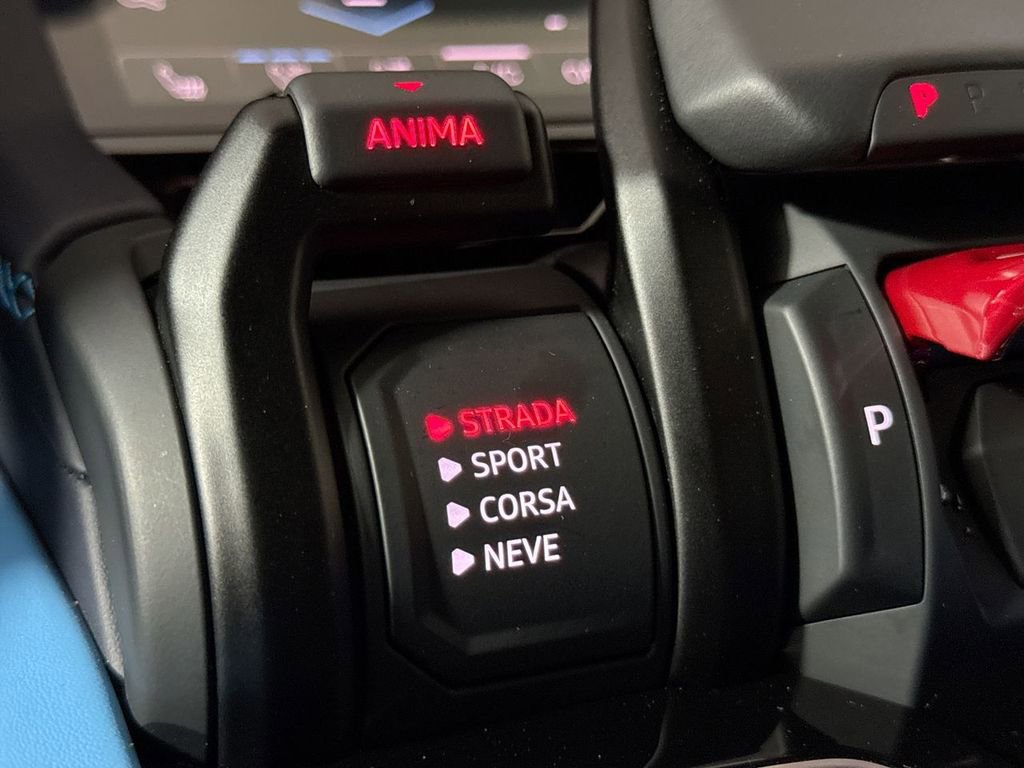 Used 2025 Lamborghini Urus SE image 47