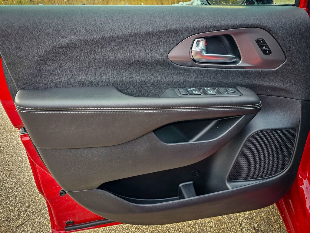 New 2026 Chrysler Pacifica Select image 10