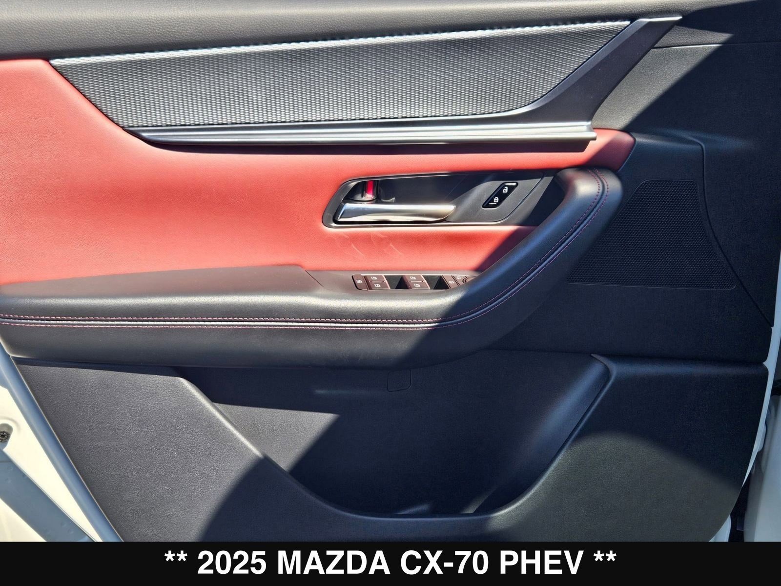 New 2025 MAZDA CX-70 Plug-In Hybrid w/ Premium Plus image 11