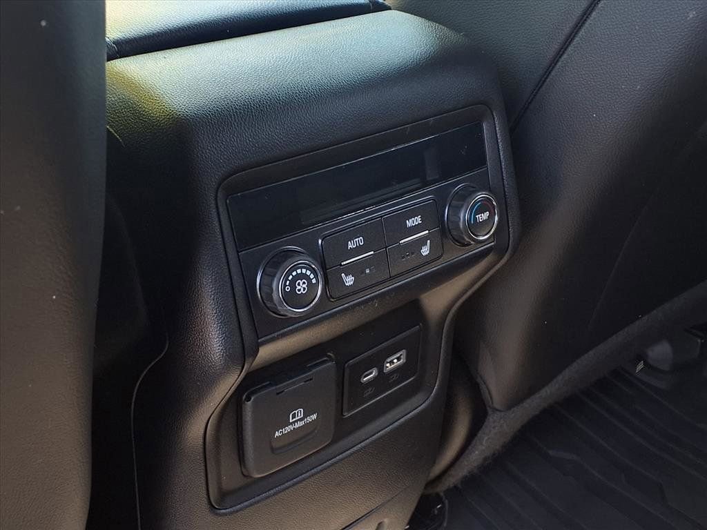 Used 2022 GMC Acadia SLT w/ Elevation Edition FWD image 28