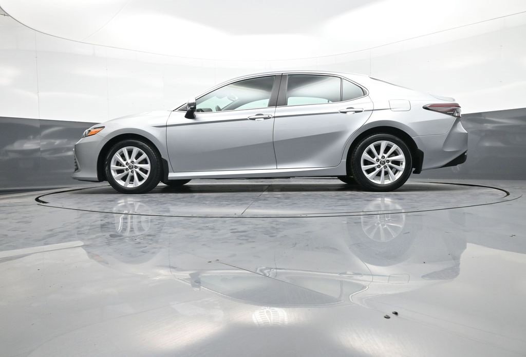 Certified 2021 Toyota Camry LE image 31