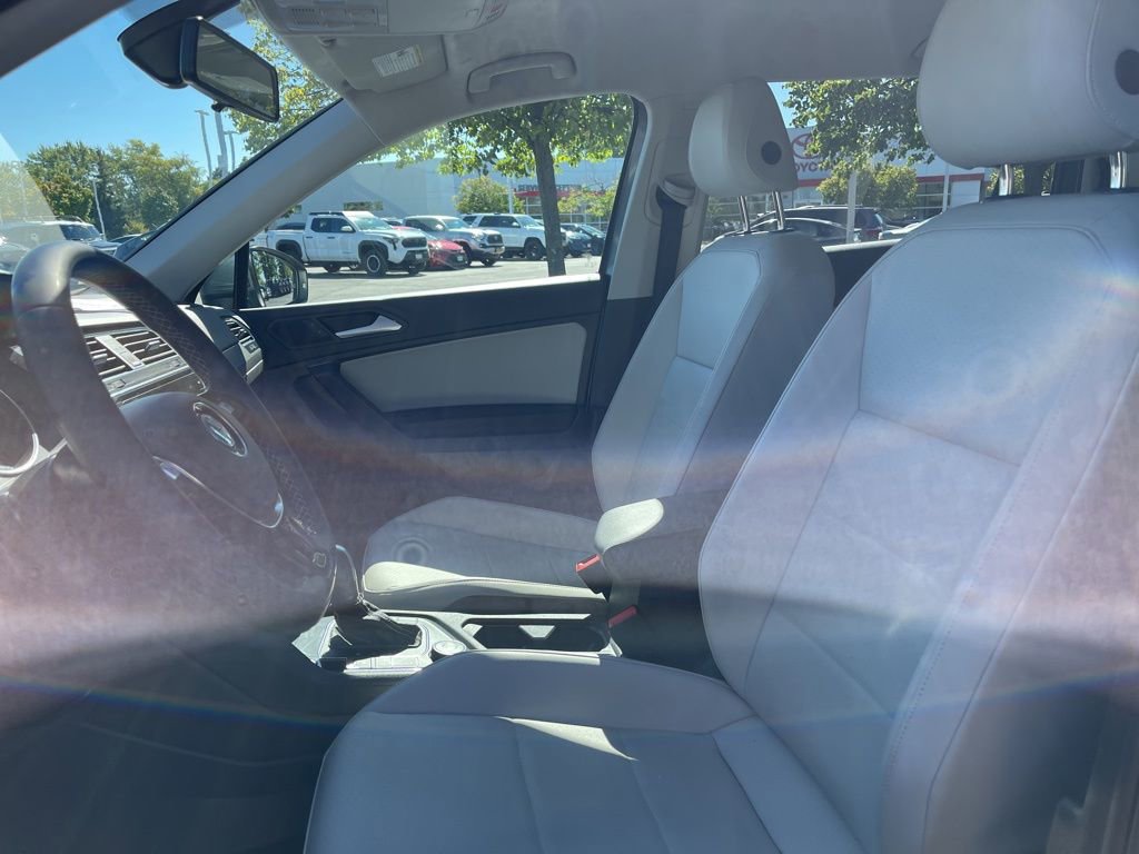 Used 2021 Volkswagen Tiguan SE w/ 3rd Row Seat Package image 10