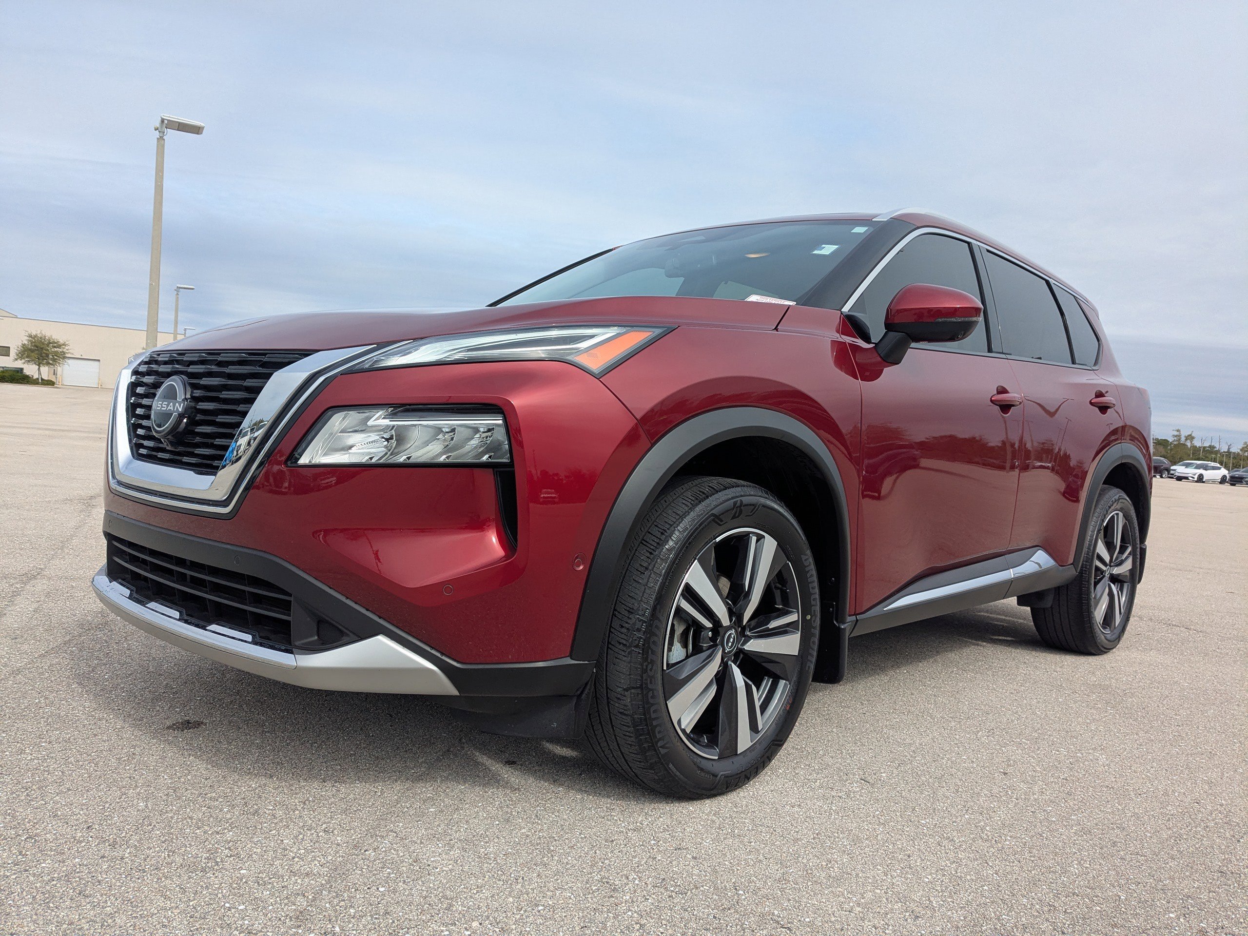 Used 2023 Nissan Rogue Platinum image 9