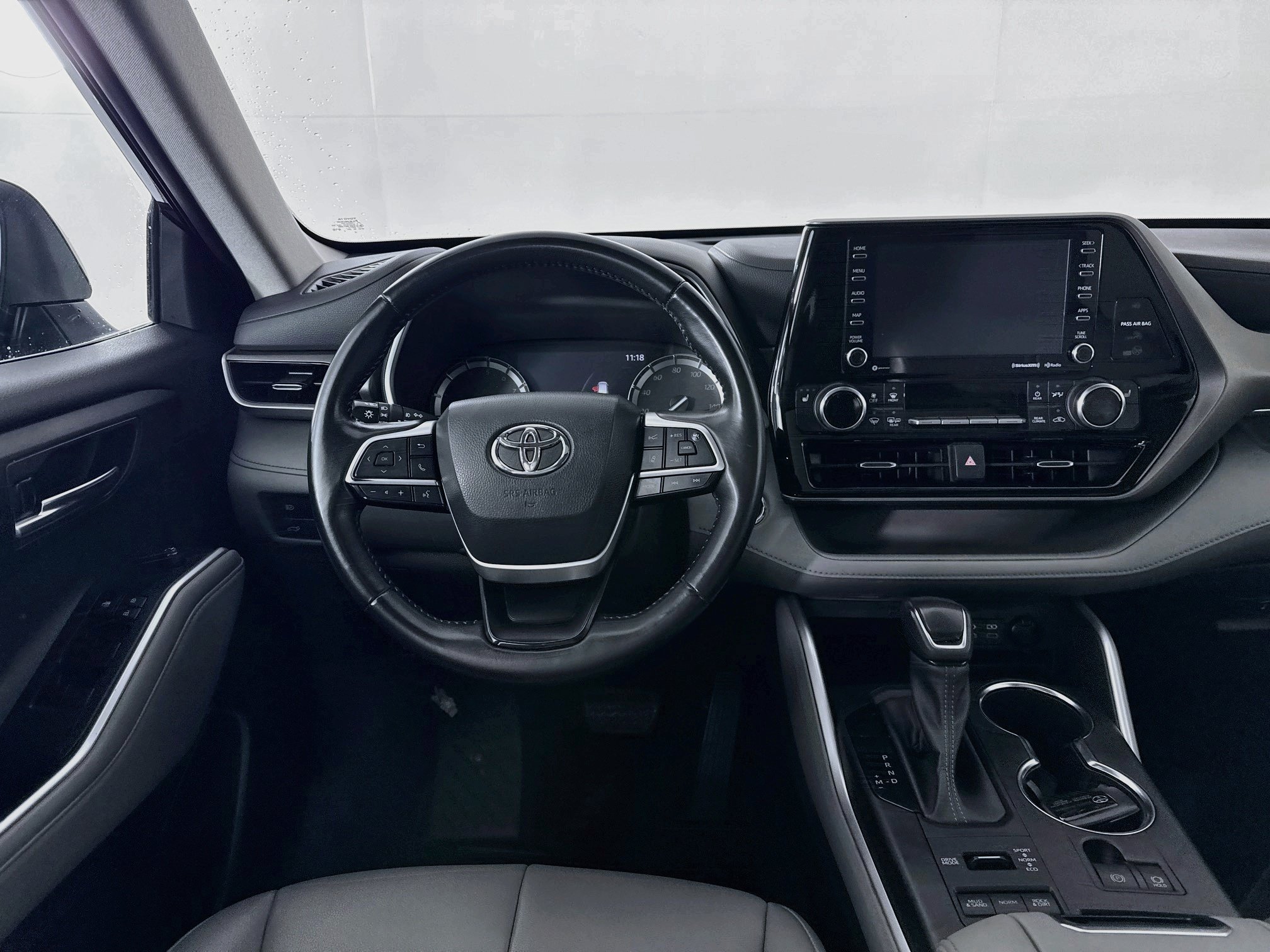 Used 2022 Toyota Highlander XLE AWD/4WD image 22