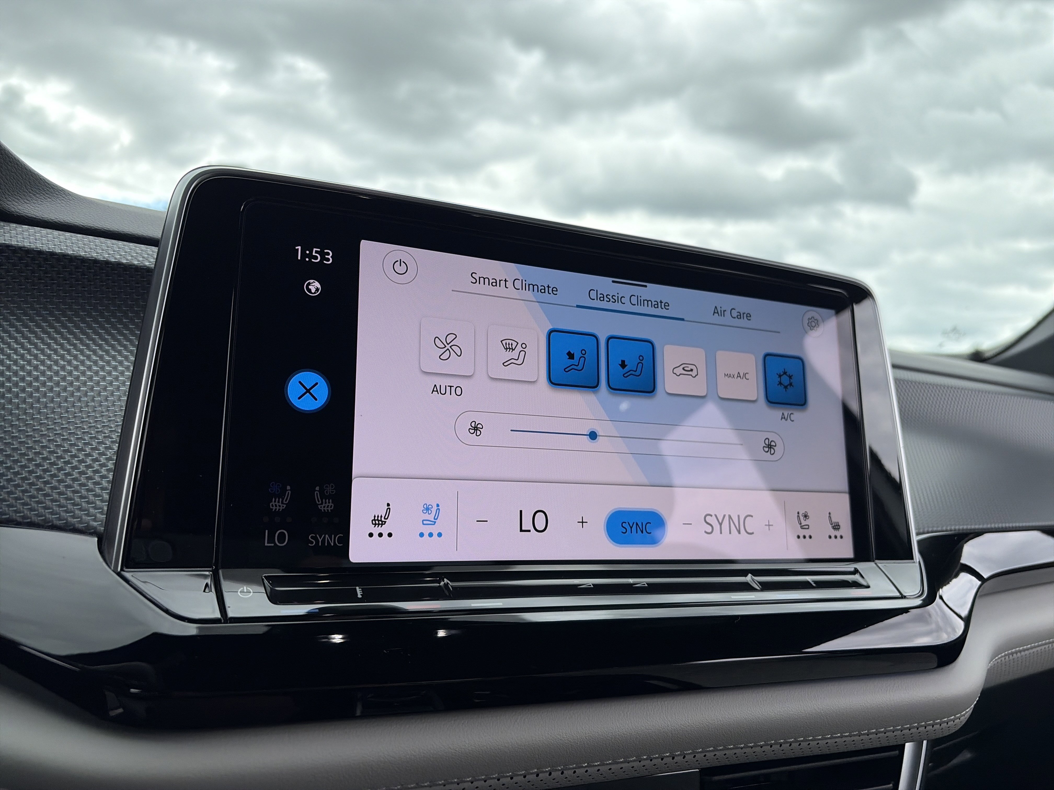 Used 2024 Volkswagen Atlas Cross Sport SEL Premium R-Line image 58