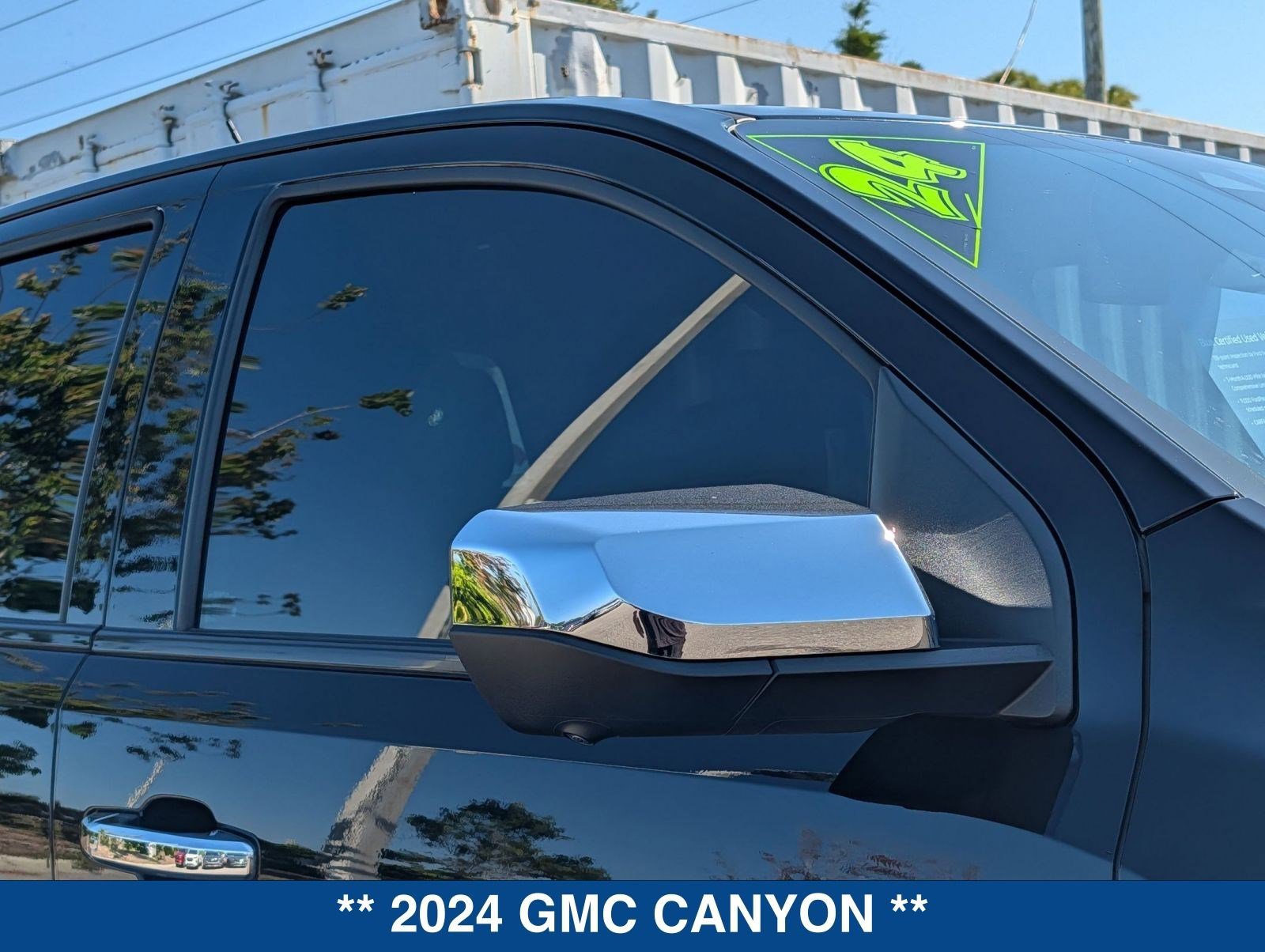 Used 2024 GMC Canyon Denali image 10
