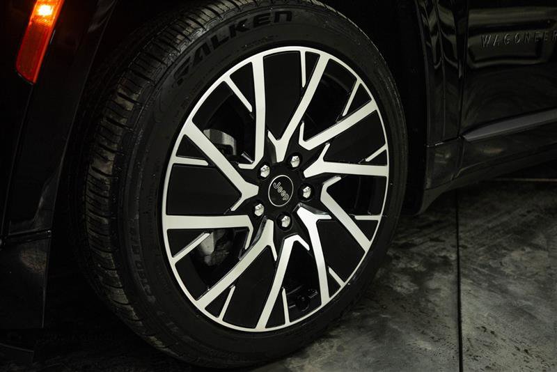 Used 2025 Jeep Wagoneer S Limited image 3