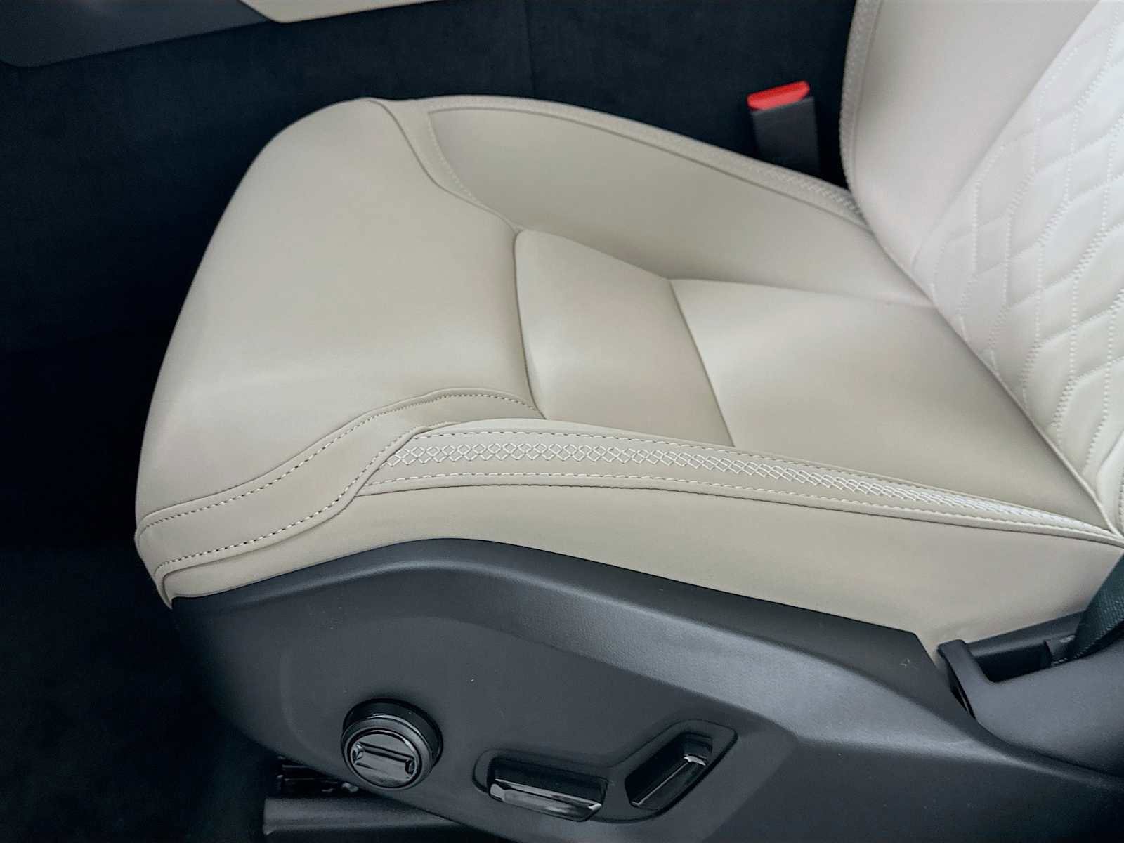 New 2026 Volvo XC90 B5 Core AWD/4WD image 18