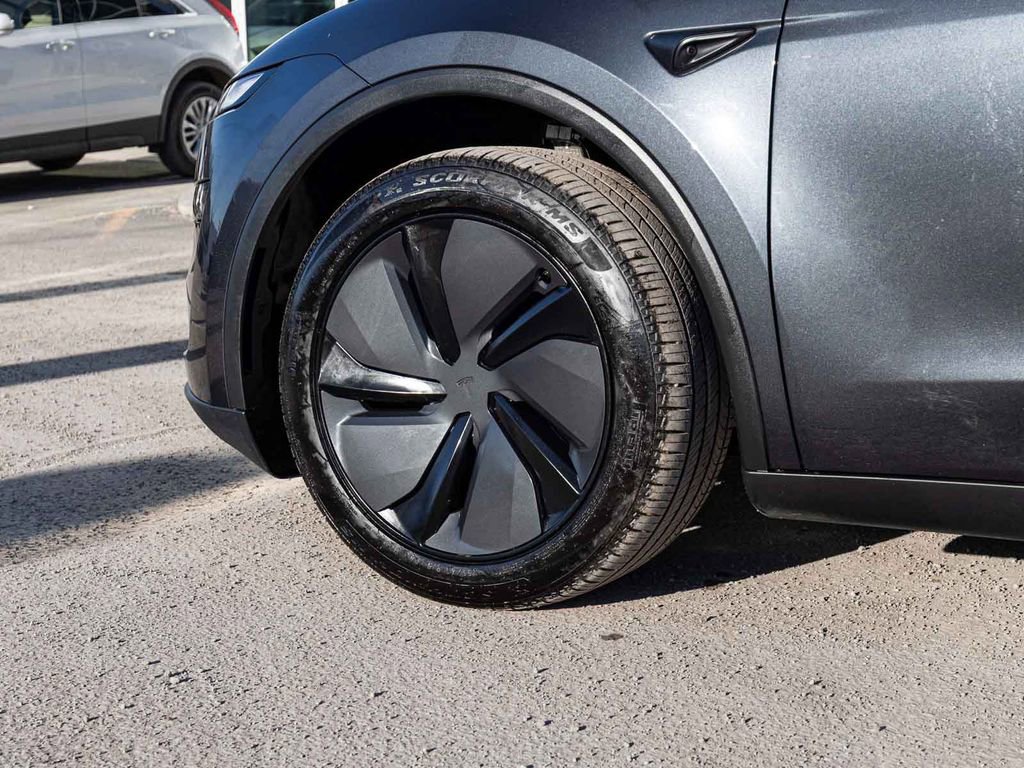 Used 2026 Tesla Model Y Long Range image 7