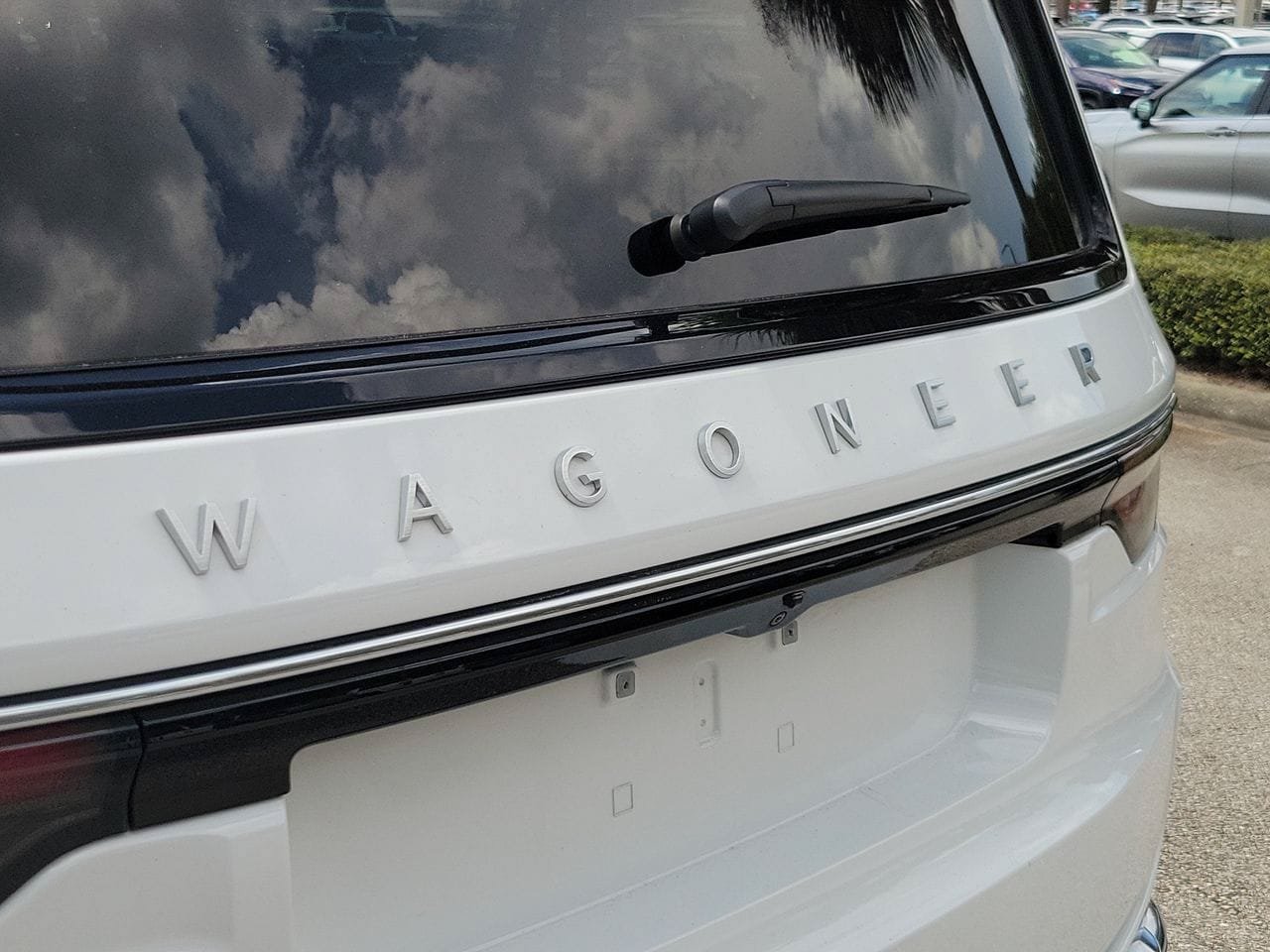 Used 2025 Jeep Wagoneer L Series II w/ 8-pass Seating Package AWD/4WD image 6