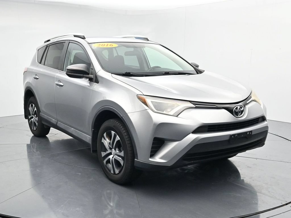 Used 2016 Toyota RAV4 LE AWD/4WD image 2