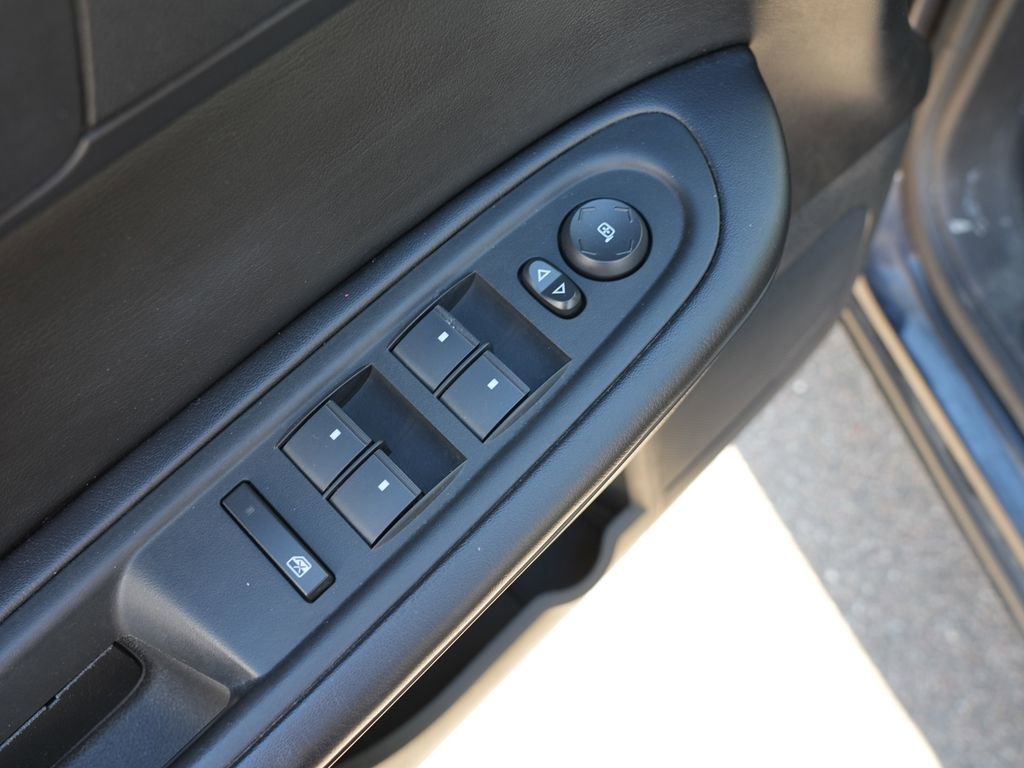 Used 2015 Chevrolet Traverse LT image 16