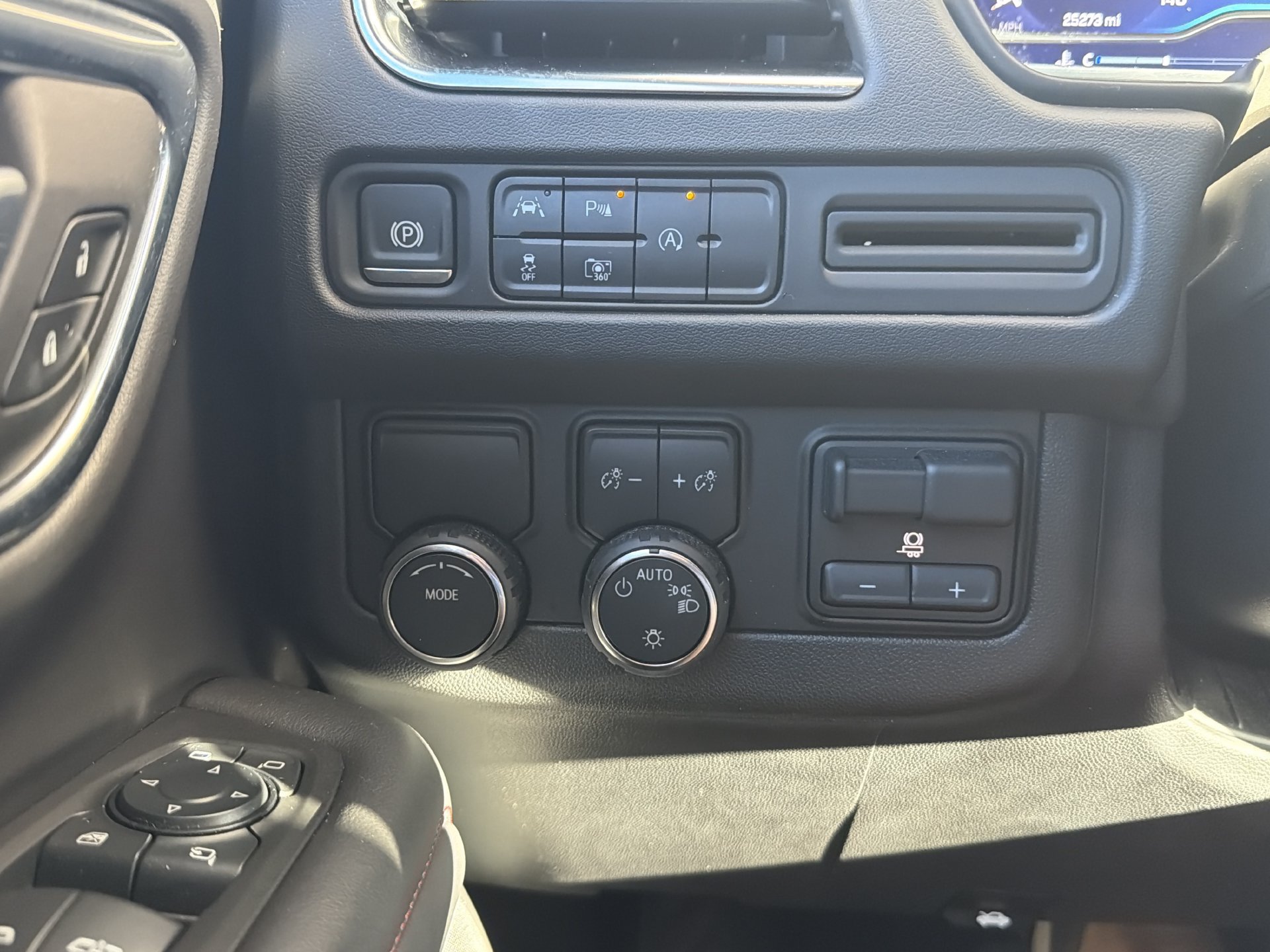 Used 2024 Chevrolet Tahoe RST w/ Luxury Package RWD image 29