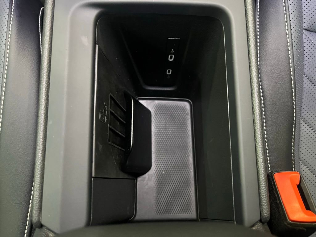 Certified 2025 Volkswagen Tiguan SE w/ Panoramic Sunroof Package AWD/4WD image 15