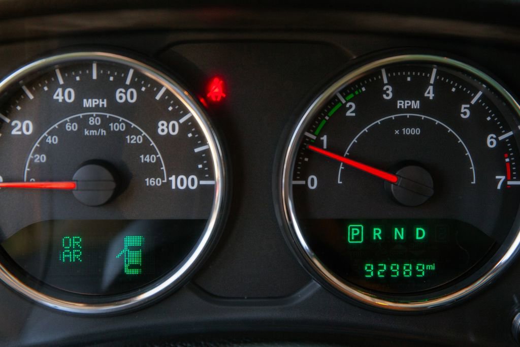 Used 2016 Jeep Wrangler Unlimited Sahara w/ Connectivity Group image 17