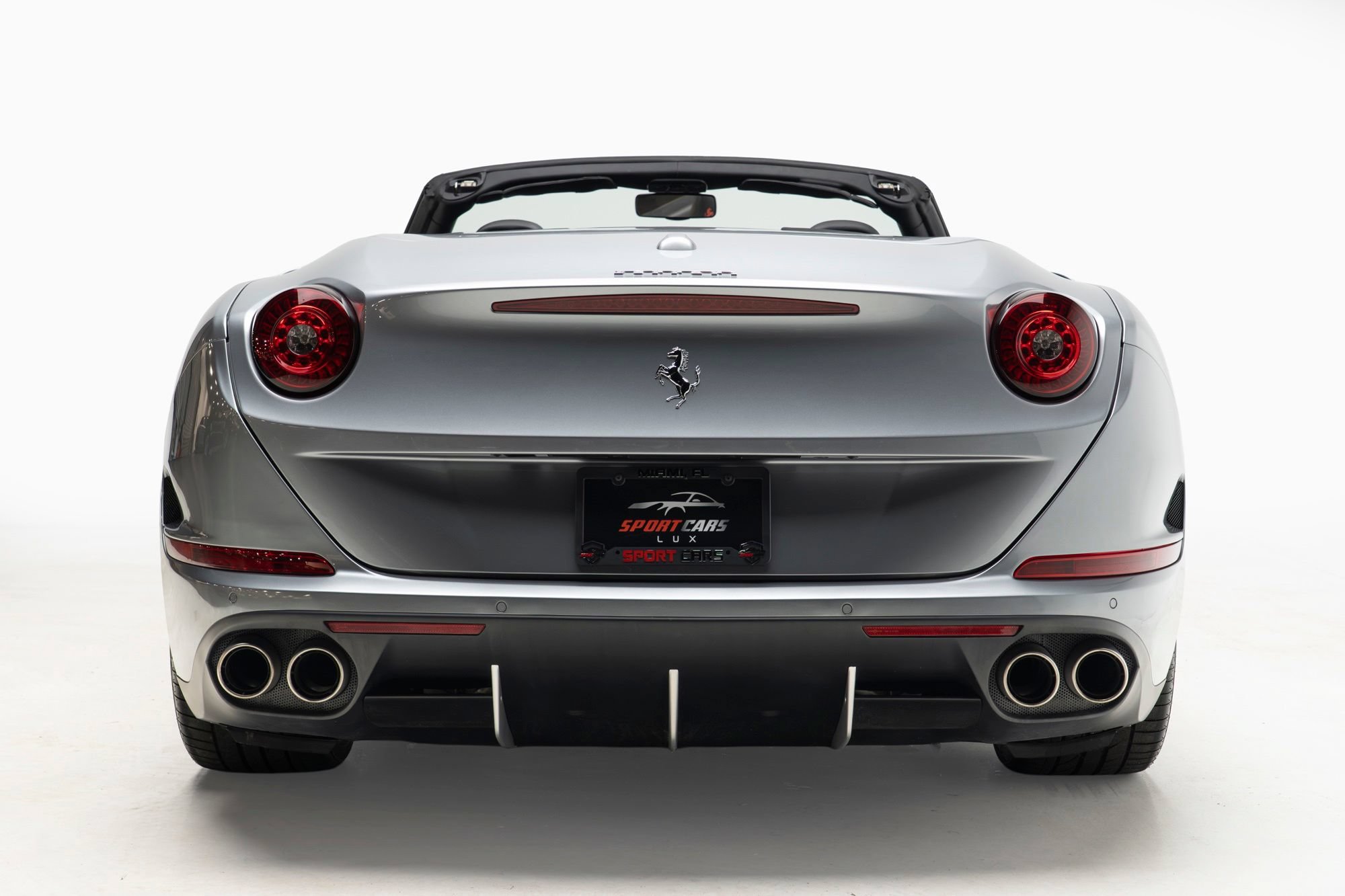 Used 2016 Ferrari California T RWD image 11