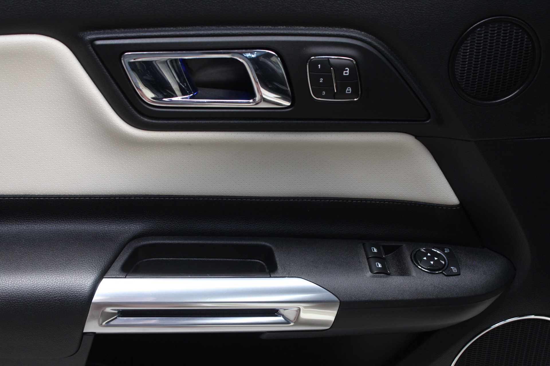 Used 2015 Ford Mustang 50 Years RWD image 32