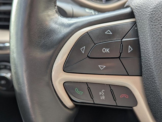 Used 2017 Jeep Cherokee Latitude w/ Cold Weather Group image 11