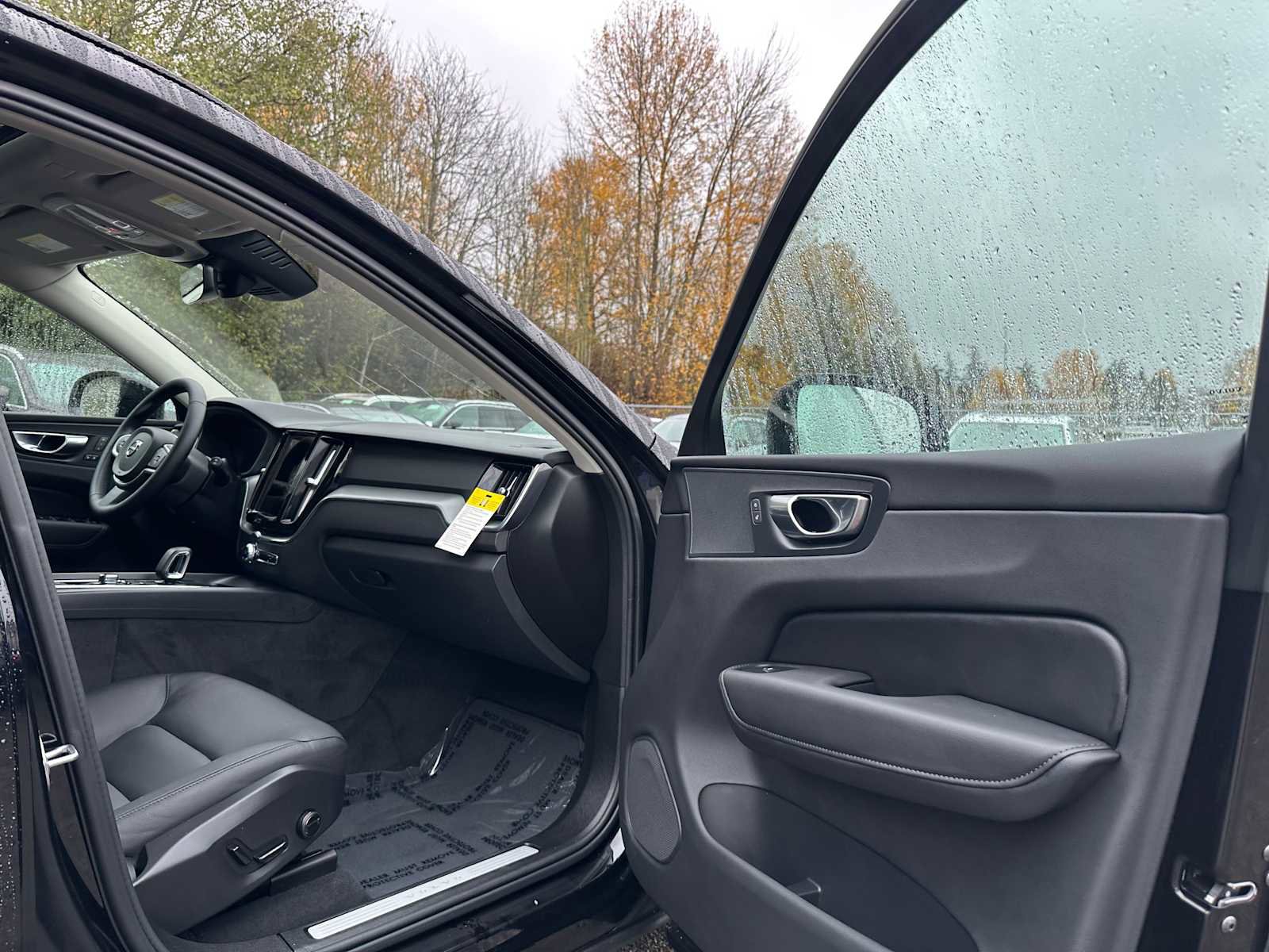 Used 2025 Volvo XC60 B5 Core w/ Protection Package Premier image 11