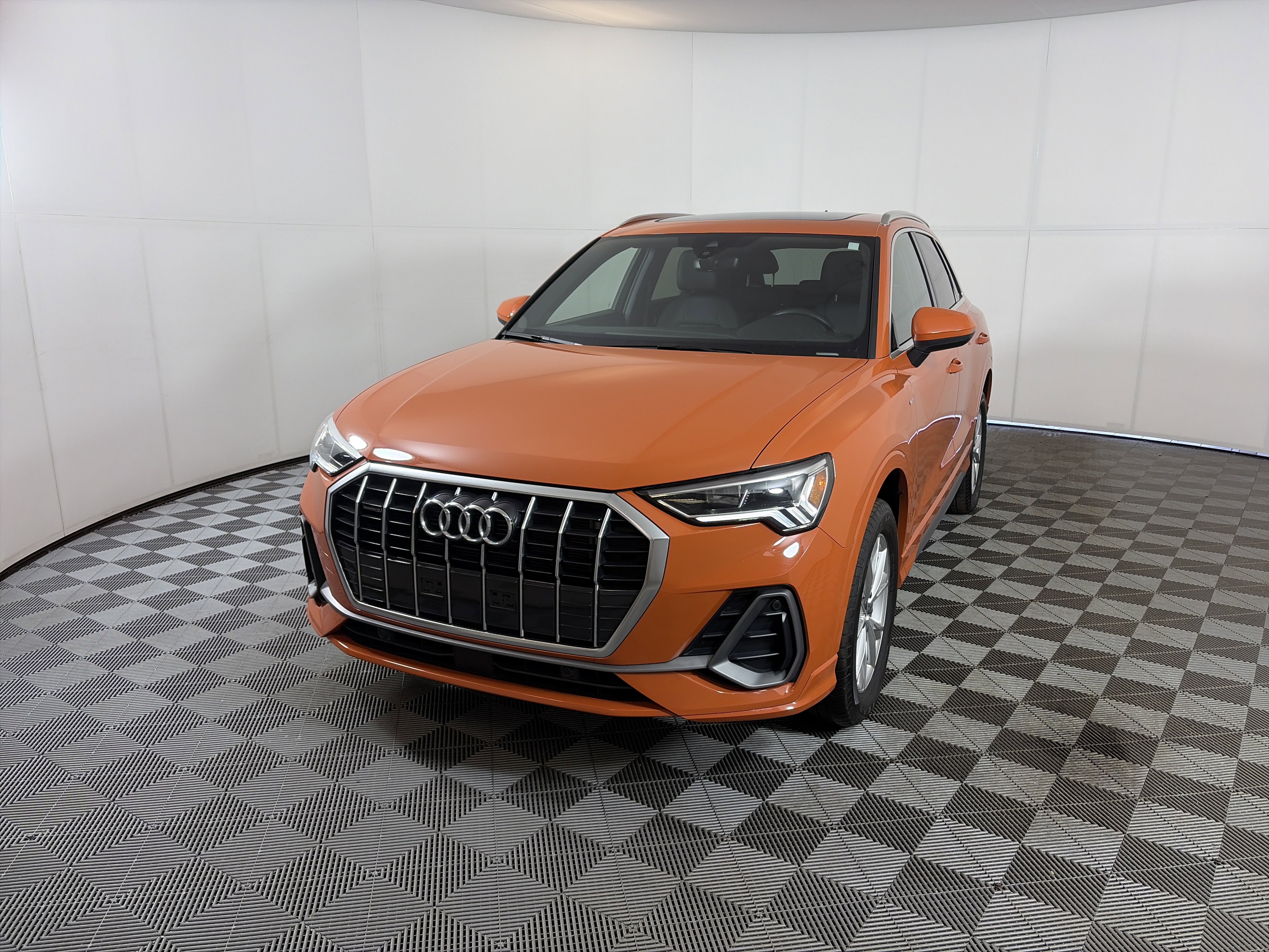 Used 2025 Audi Q3 2.0T Premium image 2