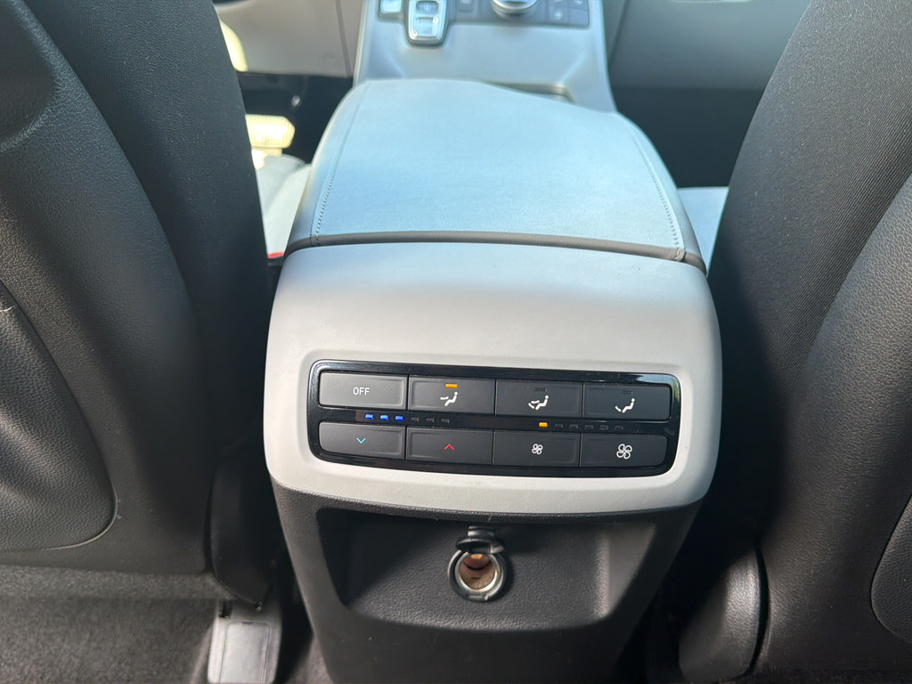 Used 2021 Hyundai Palisade SE AWD/4WD image 15