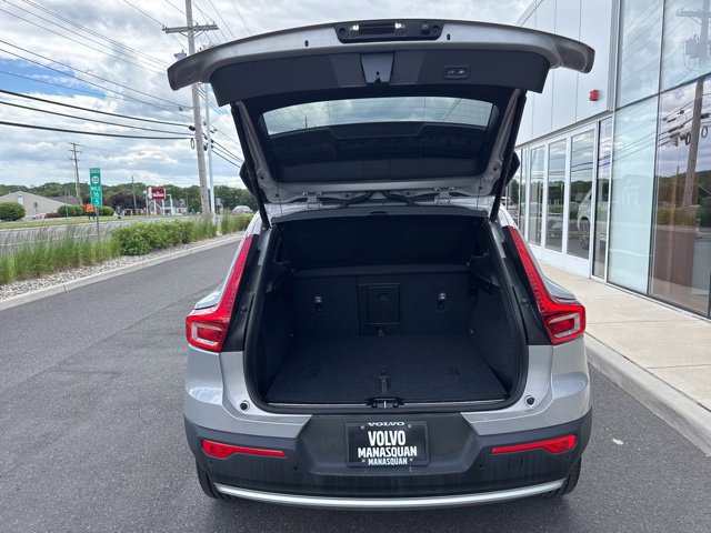 Certified 2025 Volvo XC40 B5 Plus AWD/4WD image 10