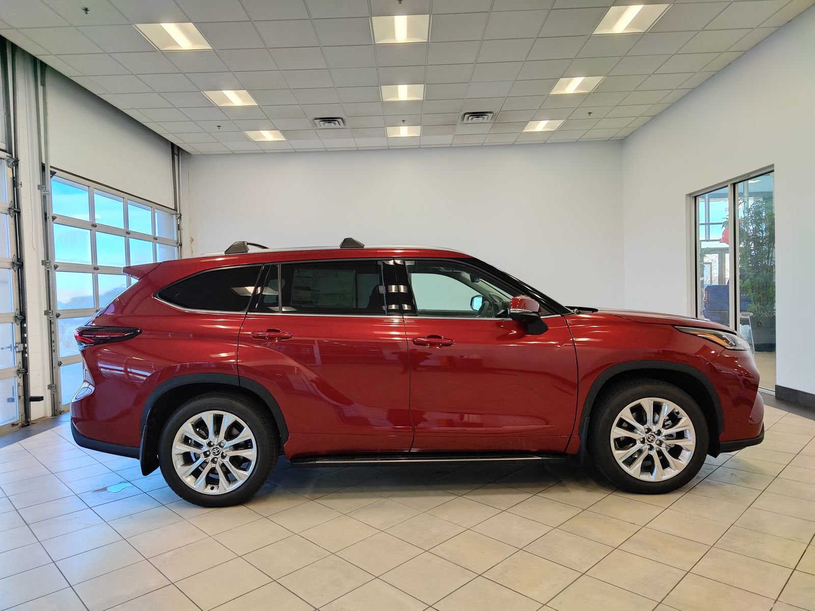 New 2026 Toyota Highlander Limited image 2