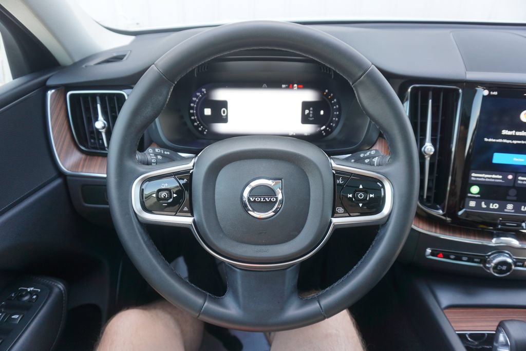 Used 2024 Volvo XC60 B5 Plus AWD/4WD image 3