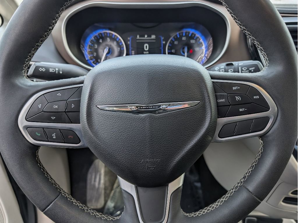 Used 2023 Chrysler Voyager LX image 19