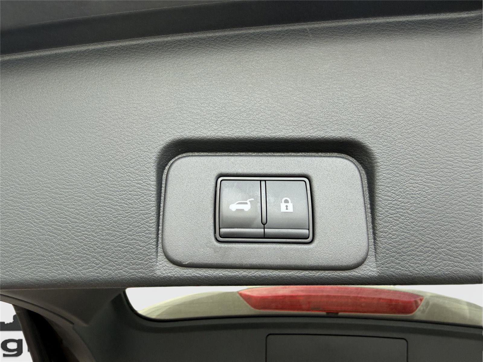 Used 2024 Nissan Rogue SV w/ SV Premium Package image 26