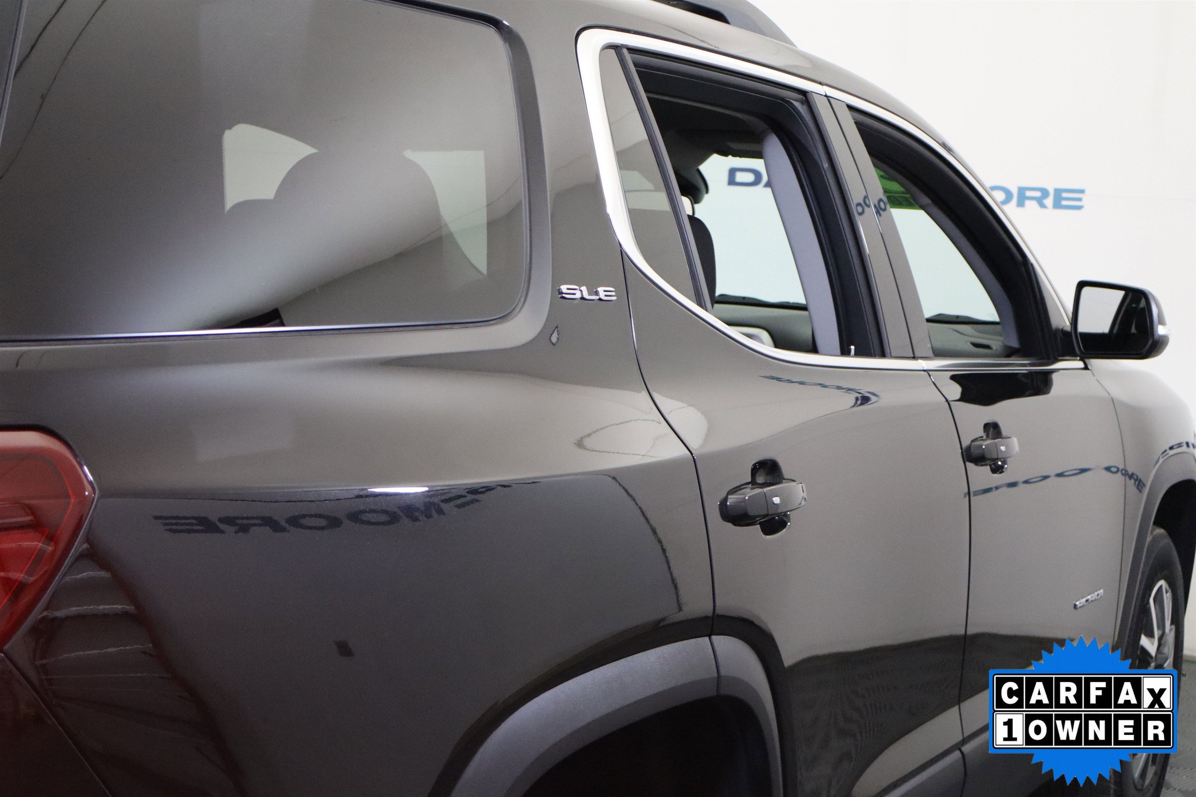 Used 2023 GMC Acadia SLE w/ Driver Convenience Package image 6