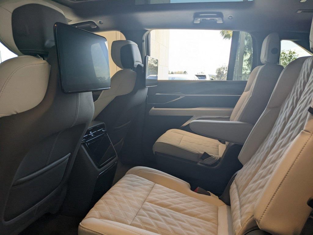 New 2025 Cadillac Escalade IQ Luxury 1 w/ Smart Trailering package image 11