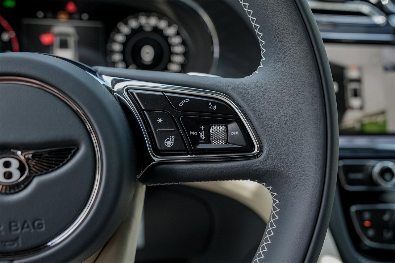 New 2025 Bentley Bentayga image 25