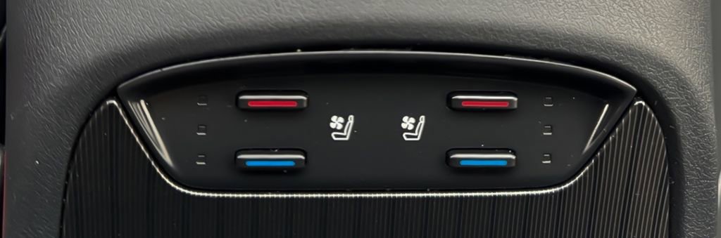 Used 2022 Toyota Venza Limited image 32