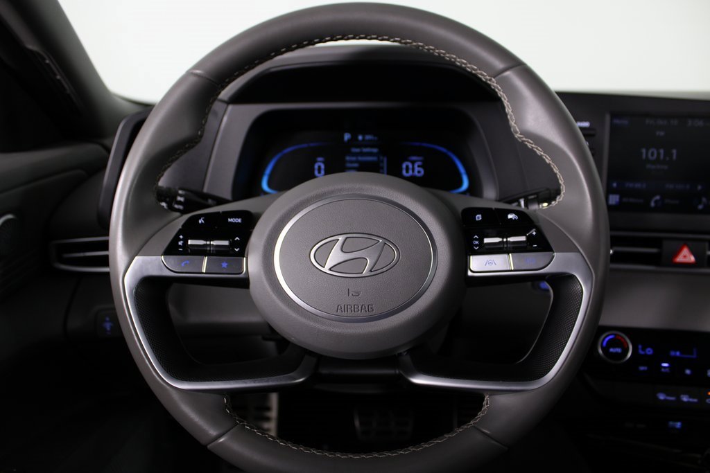 Certified 2025 Hyundai Elantra Sport image 6