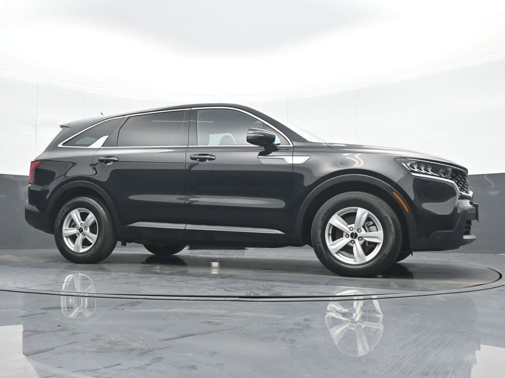 Used 2023 Kia Sorento LX image 22