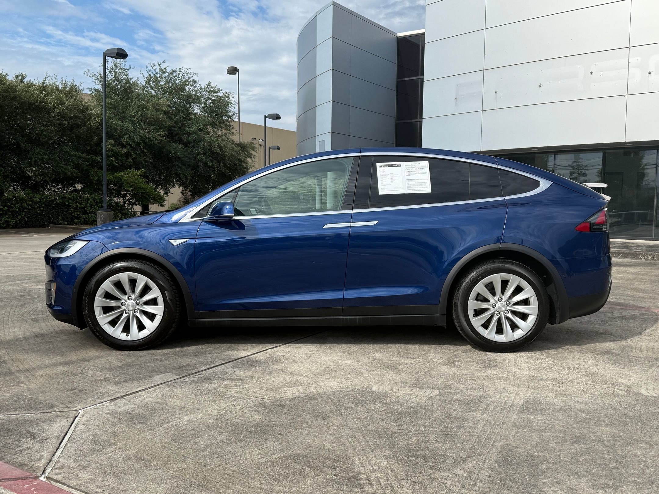Used 2016 Tesla Model X 60D image 2