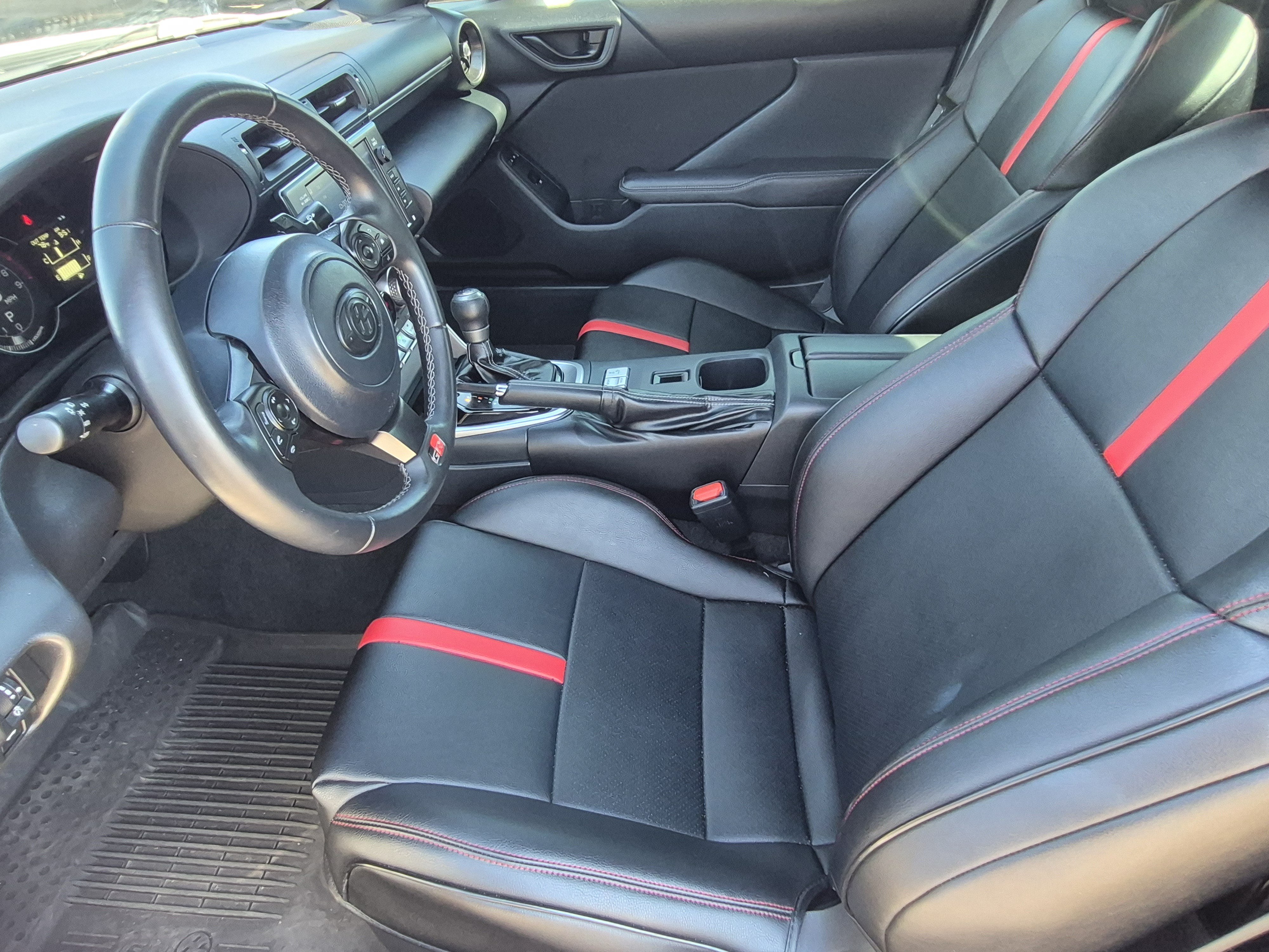 Used 2023 Toyota GR86 RWD image 16