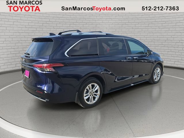 Used 2025 Toyota Sienna Limited image 5