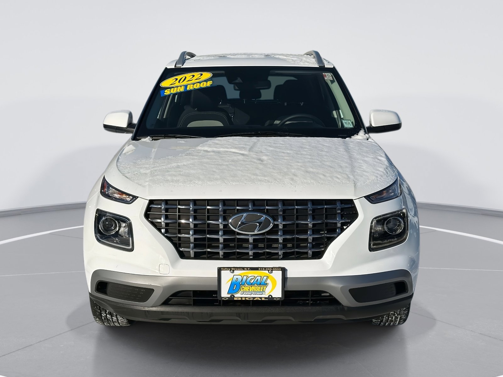 Used 2022 Hyundai Venue SEL w/ Cargo Package image 2
