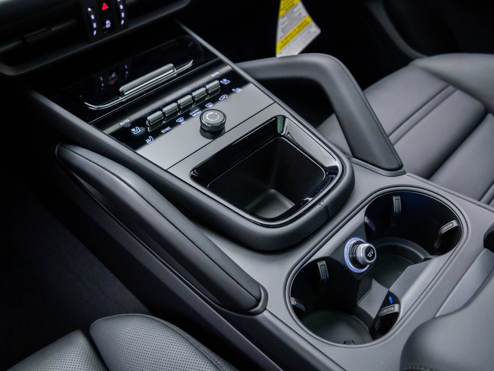 Certified 2025 Porsche Cayenne E-Hybrid Coupe AWD/4WD image 13