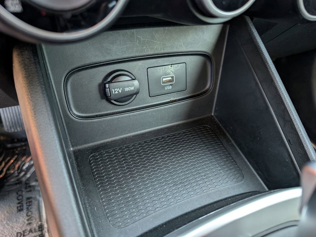 Used 2021 Hyundai Venue SE image 26