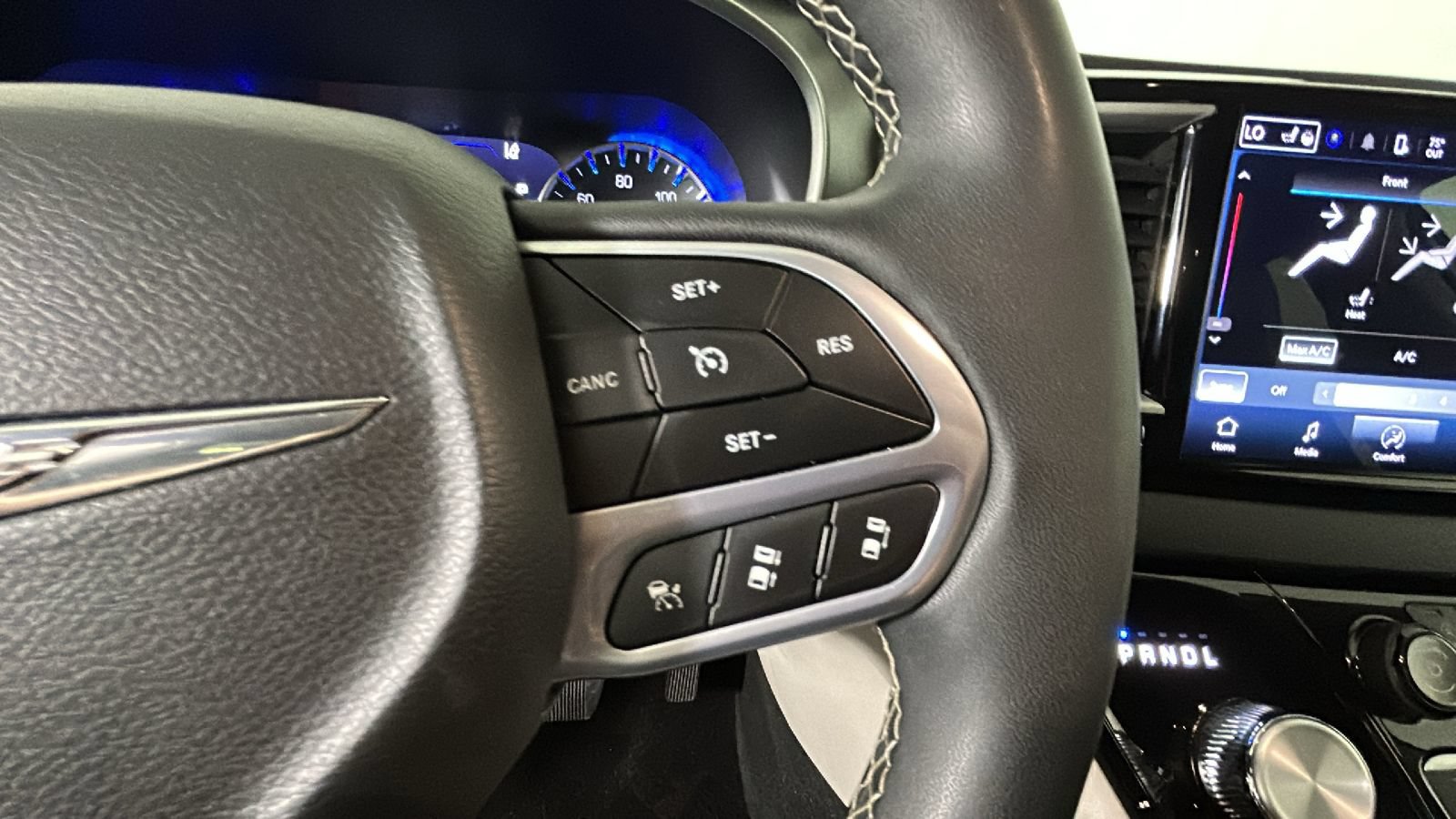 Used 2024 Chrysler Pacifica Touring-L FWD image 19