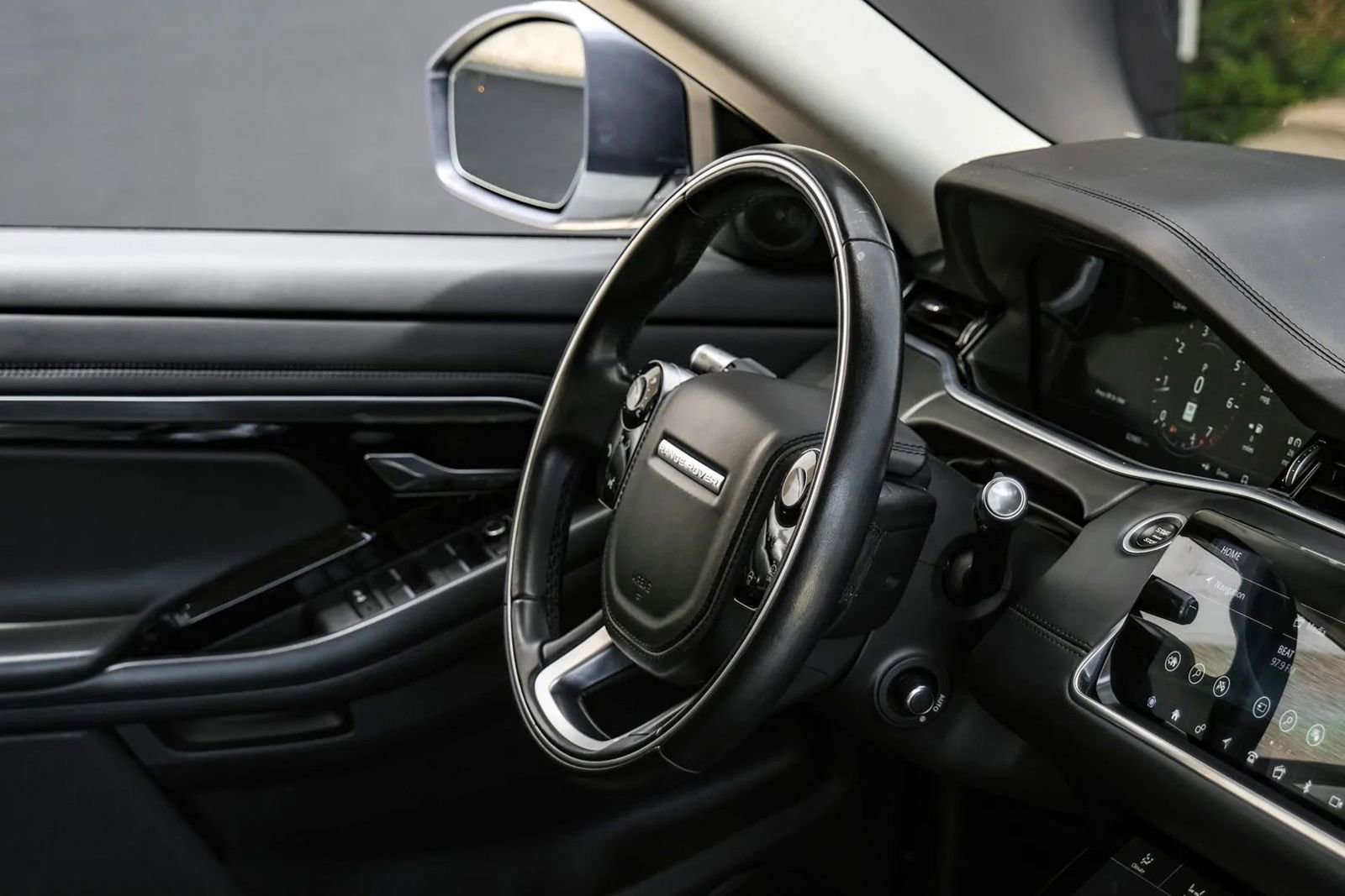 Used 2020 Land Rover Range Rover Evoque SE AWD/4WD image 18