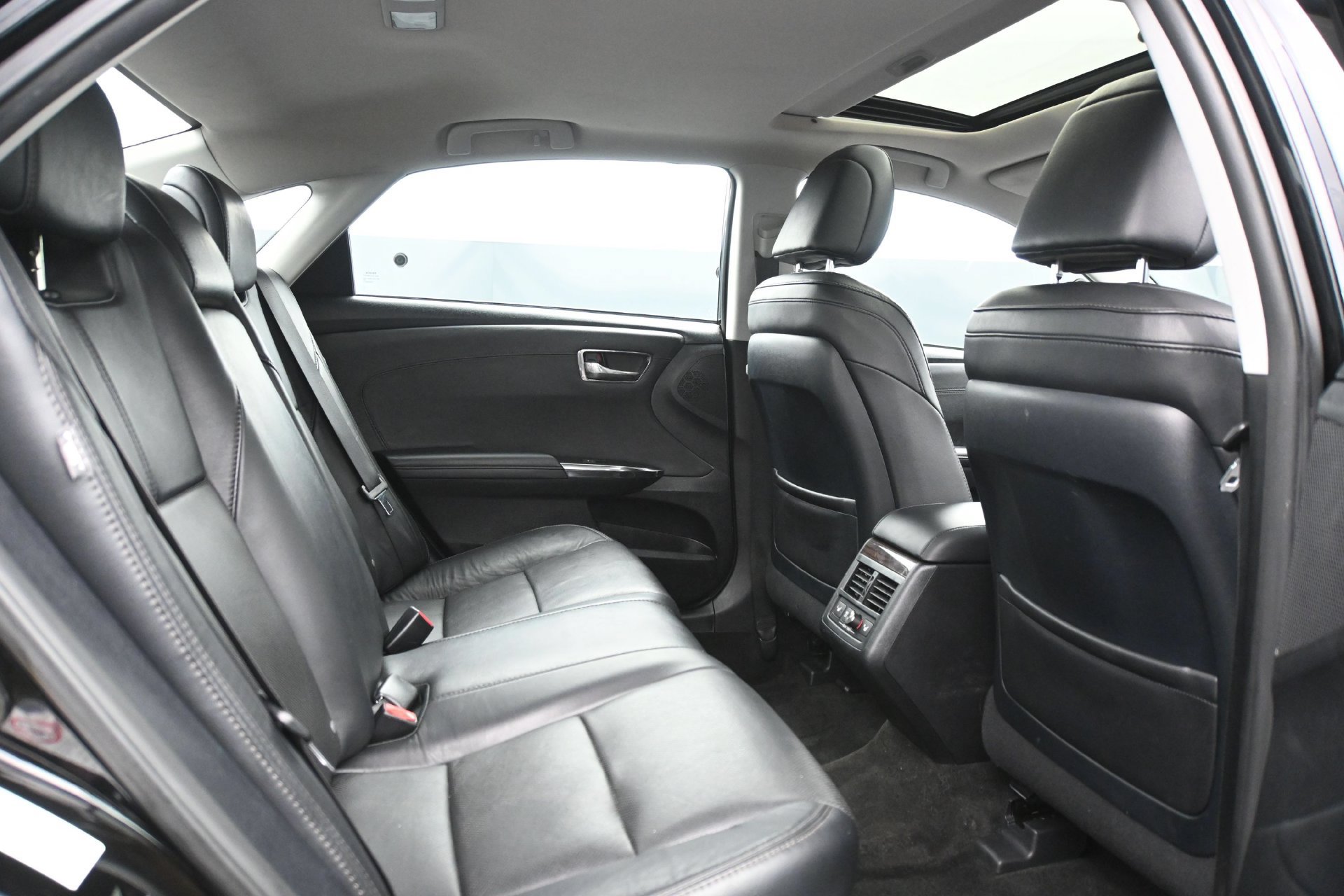 Used 2014 Toyota Avalon Limited FWD image 14
